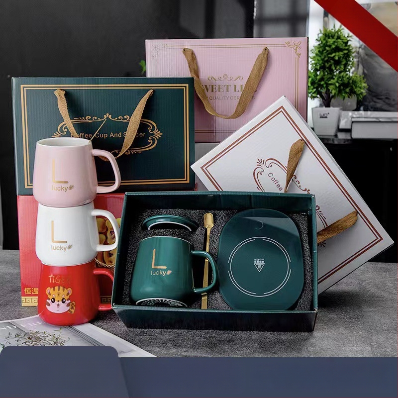 Keraamiline kruus isolatsiooniga (materjal: keraamika; kategooria: kruus; mikrolaineahi: jah; pakend: kinkekarp)