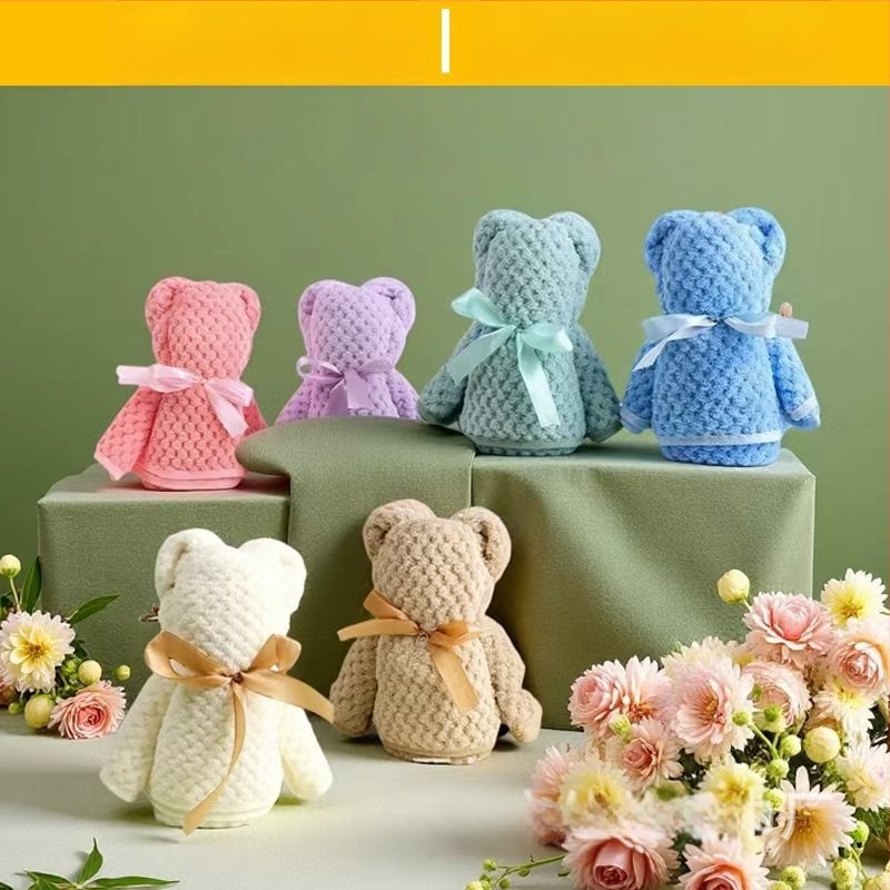 Mackó formájú korall velúr törölköző ajándékdobozban, esküvői kiadás, vastagabb nedvszívó, logónyomás elérhető