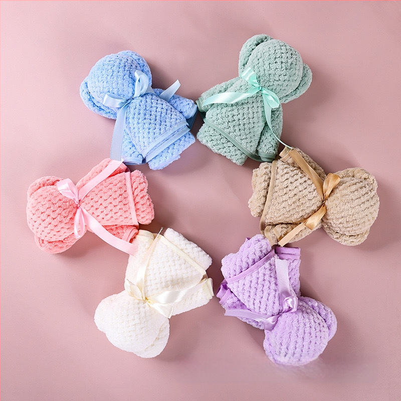 Mackó formájú korall velúr törölköző ajándékdobozban, esküvői kiadás, vastagabb nedvszívó, logónyomás elérhető