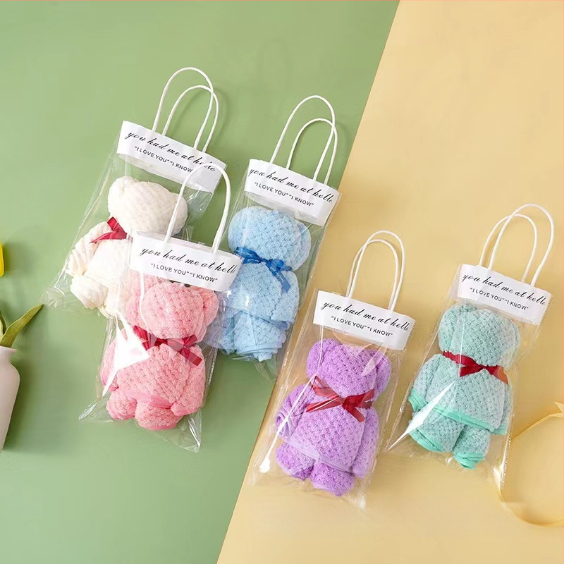 Mackó formájú korall velúr törölköző ajándékdobozban, esküvői kiadás, vastagabb nedvszívó, logónyomás elérhető