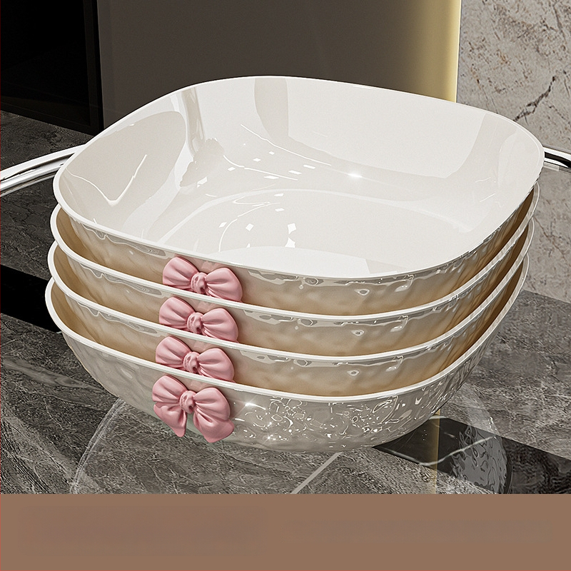 Műanyag gyümölcstál kalapált textúrával és pillangócsomó mintával, könnyed luxus retro stílus