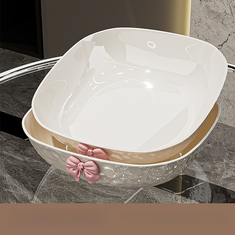 Műanyag gyümölcstál kalapált textúrával és pillangócsomó mintával, könnyed luxus retro stílus