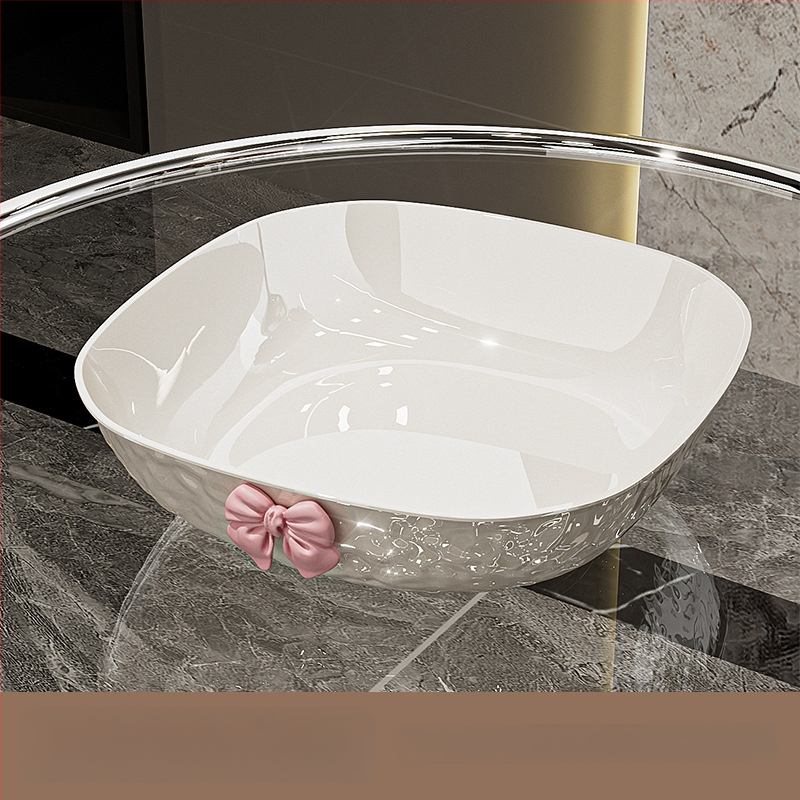 Műanyag gyümölcstál kalapált textúrával és pillangócsomó mintával, könnyed luxus retro stílus