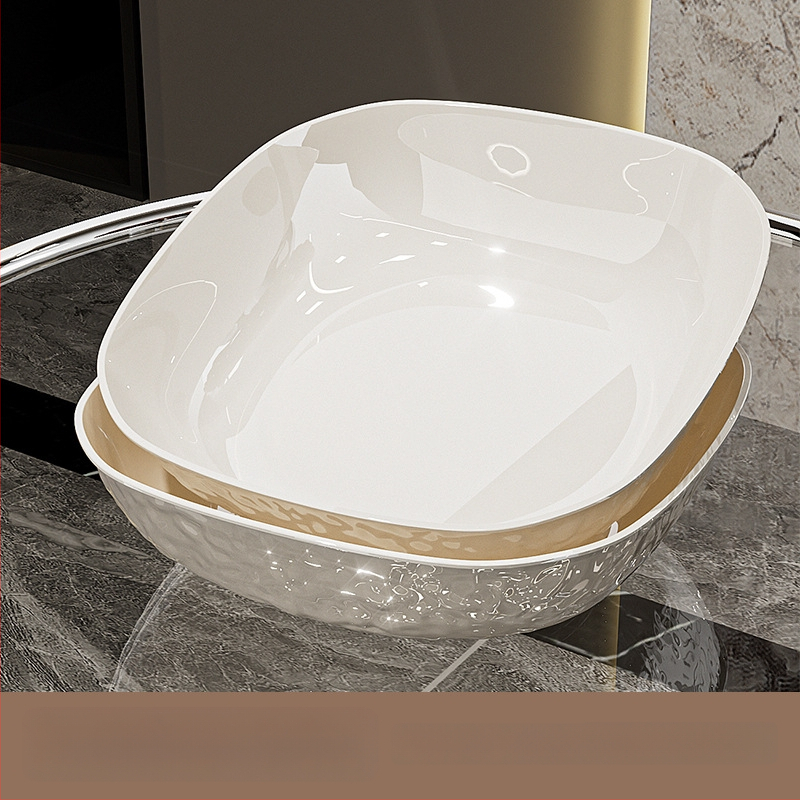 Műanyag gyümölcstál kalapált textúrával és pillangócsomó mintával, könnyed luxus retro stílus