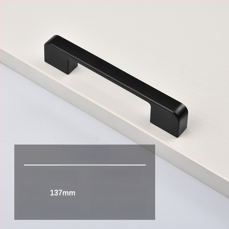 Mėbinių rankenėlė spintos, spintelės ir naktinio stalo durims; cinko lydinys; elektroplakavimas; šiuolaikinis minimalistinis stilius