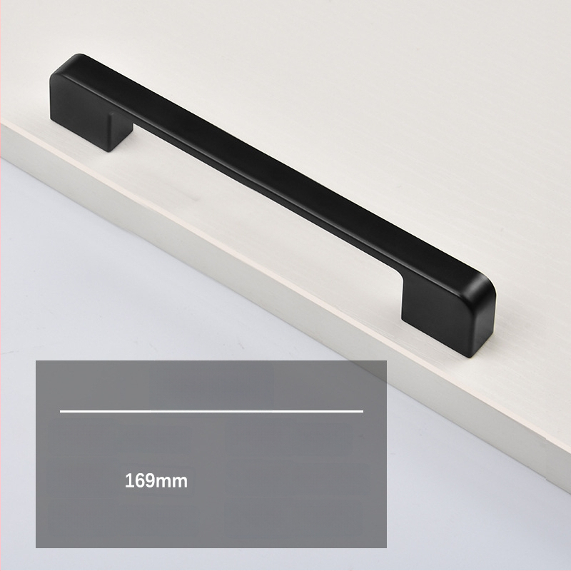 Mėbinių rankenėlė spintos, spintelės ir naktinio stalo durims; cinko lydinys; elektroplakavimas; šiuolaikinis minimalistinis stilius