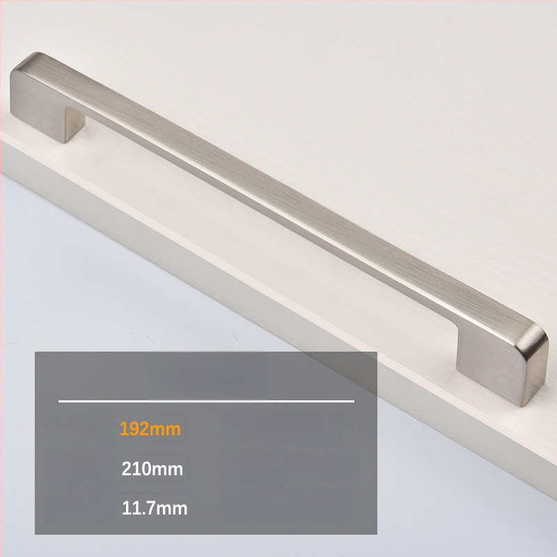 Mėbinių rankenėlė spintos, spintelės ir naktinio stalo durims; cinko lydinys; elektroplakavimas; šiuolaikinis minimalistinis stilius