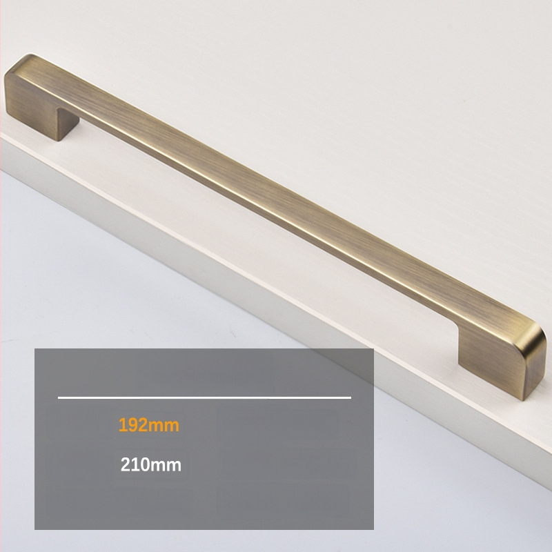Mėbinių rankenėlė spintos, spintelės ir naktinio stalo durims; cinko lydinys; elektroplakavimas; šiuolaikinis minimalistinis stilius
