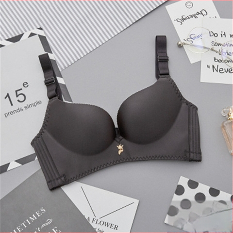 Női push-up melltartó és alsónemű készlet virágos mintával, formázott kosár (felső rész vékony, alsó rész vastag), anyag: nylon elastán bélés, levehető dupla vállpántok, hátul négy sor kapocs