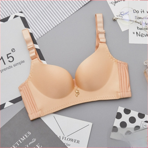 Női push-up melltartó és alsónemű készlet virágos mintával, formázott kosár (felső rész vékony, alsó rész vastag), anyag: nylon elastán bélés, levehető dupla vállpántok, hátul négy sor kapocs