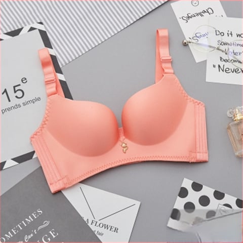 Női push-up melltartó és alsónemű készlet virágos mintával, formázott kosár (felső rész vékony, alsó rész vastag), anyag: nylon elastán bélés, levehető dupla vállpántok, hátul négy sor kapocs