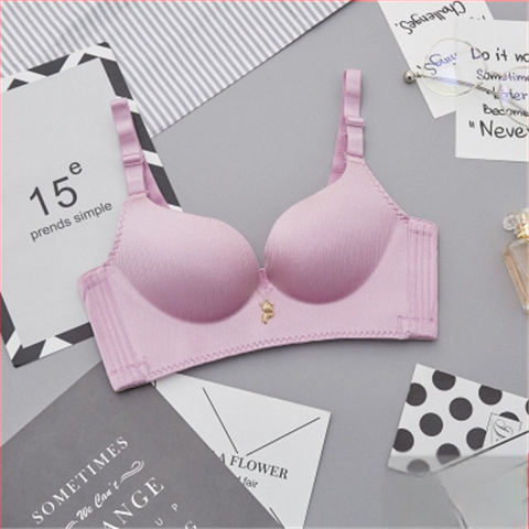 Női push-up melltartó és alsónemű készlet virágos mintával, formázott kosár (felső rész vékony, alsó rész vastag), anyag: nylon elastán bélés, levehető dupla vállpántok, hátul négy sor kapocs