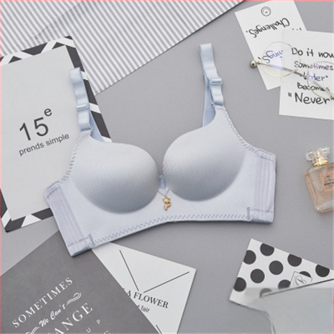 Női push-up melltartó és alsónemű készlet virágos mintával, formázott kosár (felső rész vékony, alsó rész vastag), anyag: nylon elastán bélés, levehető dupla vállpántok, hátul négy sor kapocs