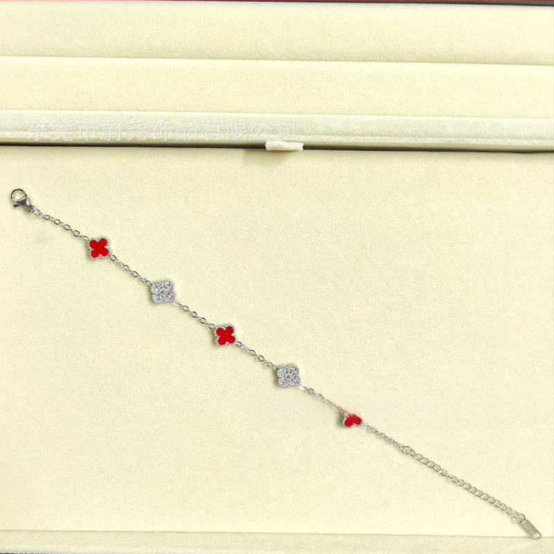 Гривна с четирилистна детелина от титаново стомано, циркон, унисекс, модерен стил, пролет 2025