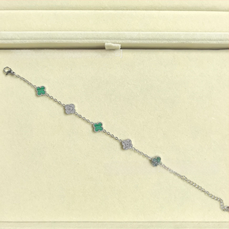 Гривна с четирилистна детелина от титаново стомано, циркон, унисекс, модерен стил, пролет 2025