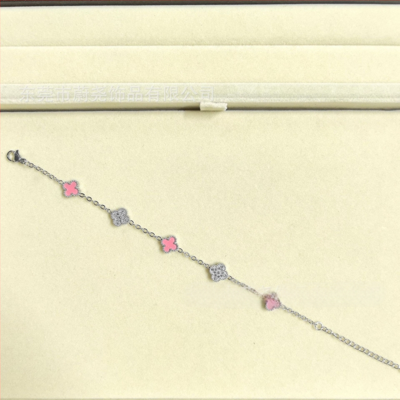 Гривна с четирилистна детелина от титаново стомано, циркон, унисекс, модерен стил, пролет 2025