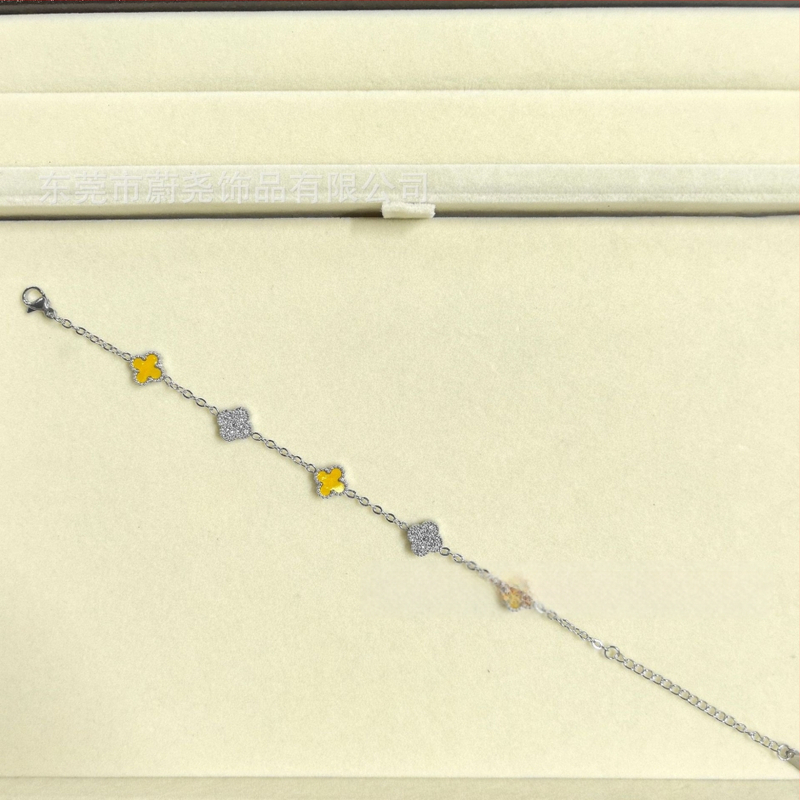 Гривна с четирилистна детелина от титаново стомано, циркон, унисекс, модерен стил, пролет 2025