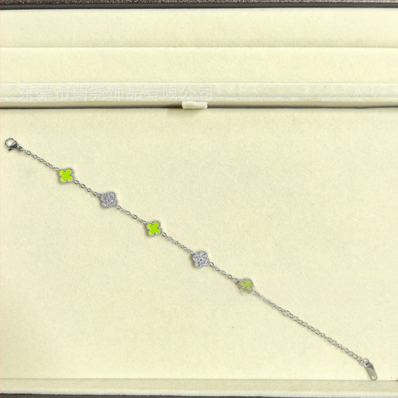 Гривна с четирилистна детелина от титаново стомано, циркон, унисекс, модерен стил, пролет 2025