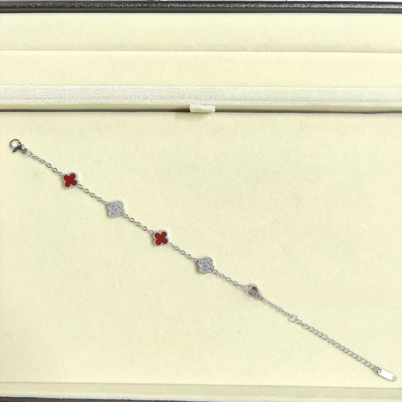 Гривна с четирилистна детелина от титаново стомано, циркон, унисекс, модерен стил, пролет 2025