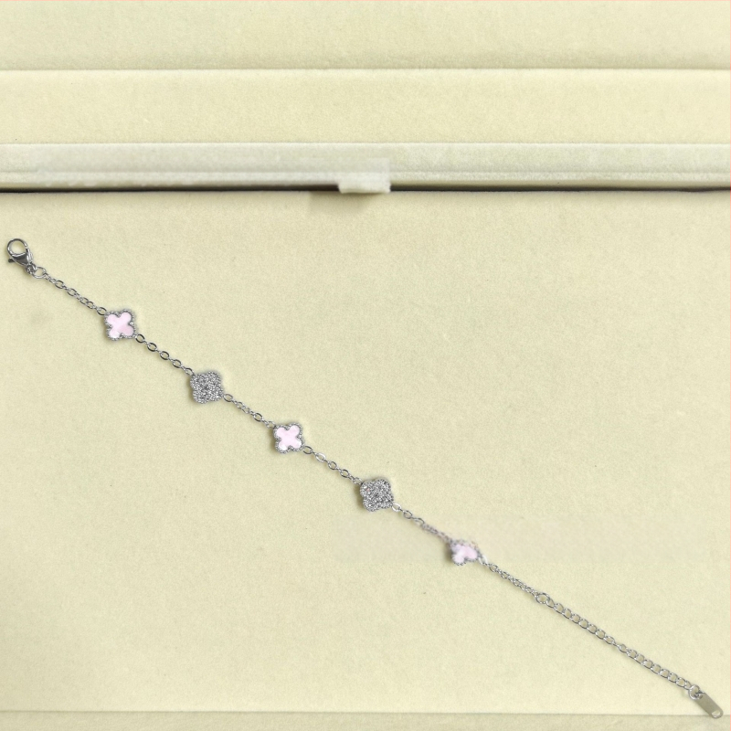 Гривна с четирилистна детелина от титаново стомано, циркон, унисекс, модерен стил, пролет 2025