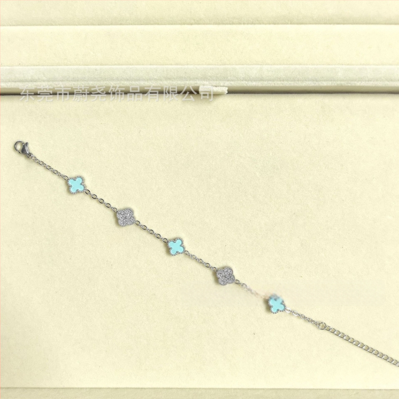 Гривна с четирилистна детелина от титаново стомано, циркон, унисекс, модерен стил, пролет 2025