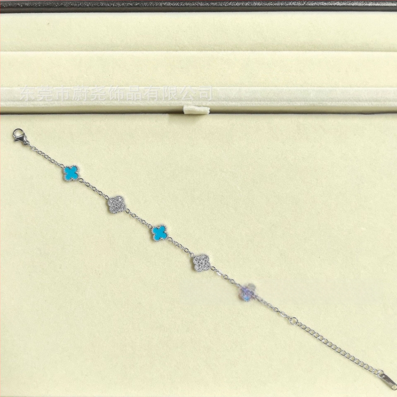 Гривна с четирилистна детелина от титаново стомано, циркон, унисекс, модерен стил, пролет 2025