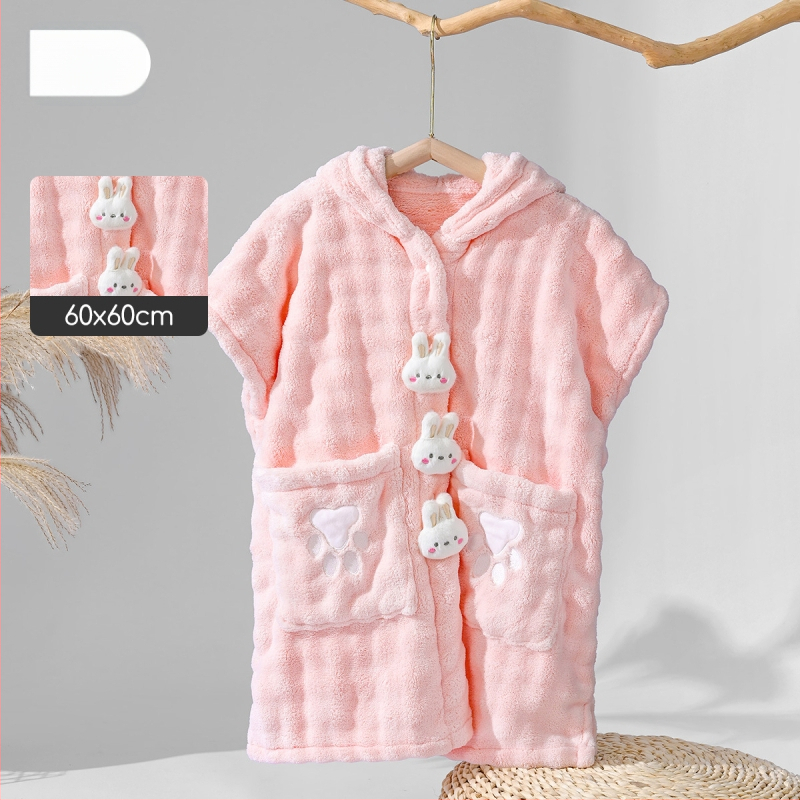 Vaikų nešiojamas vonios chalatas iš coral fleece, sugeria vandenį ir greitai džiūsta, audinio svoris 100–120 g/m², tinkamas plaukiojimui ir maudynėms