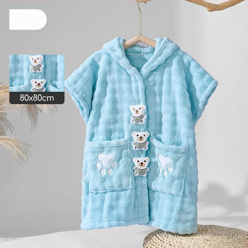 Vaikų nešiojamas vonios chalatas iš coral fleece, sugeria vandenį ir greitai džiūsta, audinio svoris 100–120 g/m², tinkamas plaukiojimui ir maudynėms