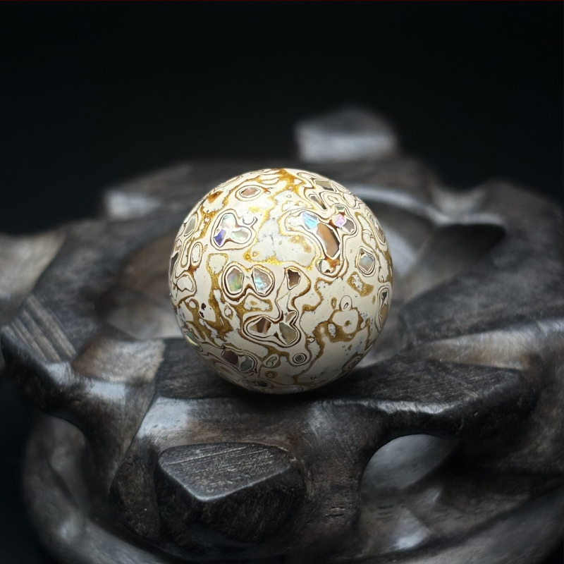 Koka rokassprādze ar ķīniešu motīvu, roku darbs, Budas pērļu inkrustācija