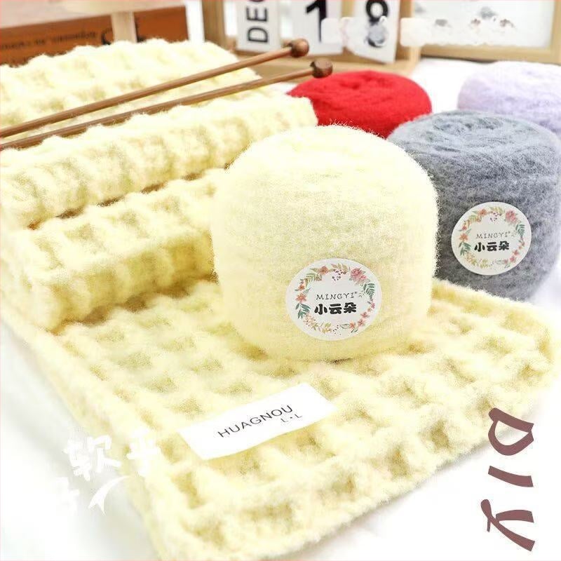 6-szálas Marshmallow mousse fonal horgoláshoz és kézi kötéshez — semi-worsted, felhő-szerű textúra tejwafla