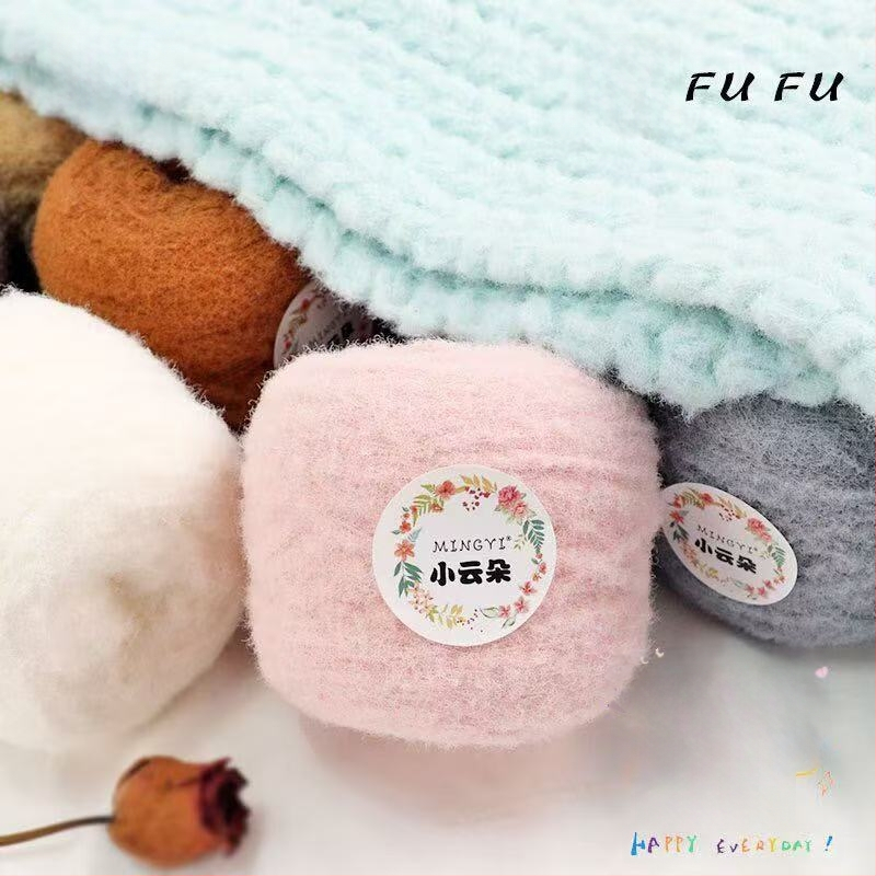 6-szálas Marshmallow mousse fonal horgoláshoz és kézi kötéshez — semi-worsted, felhő-szerű textúra tejwafla