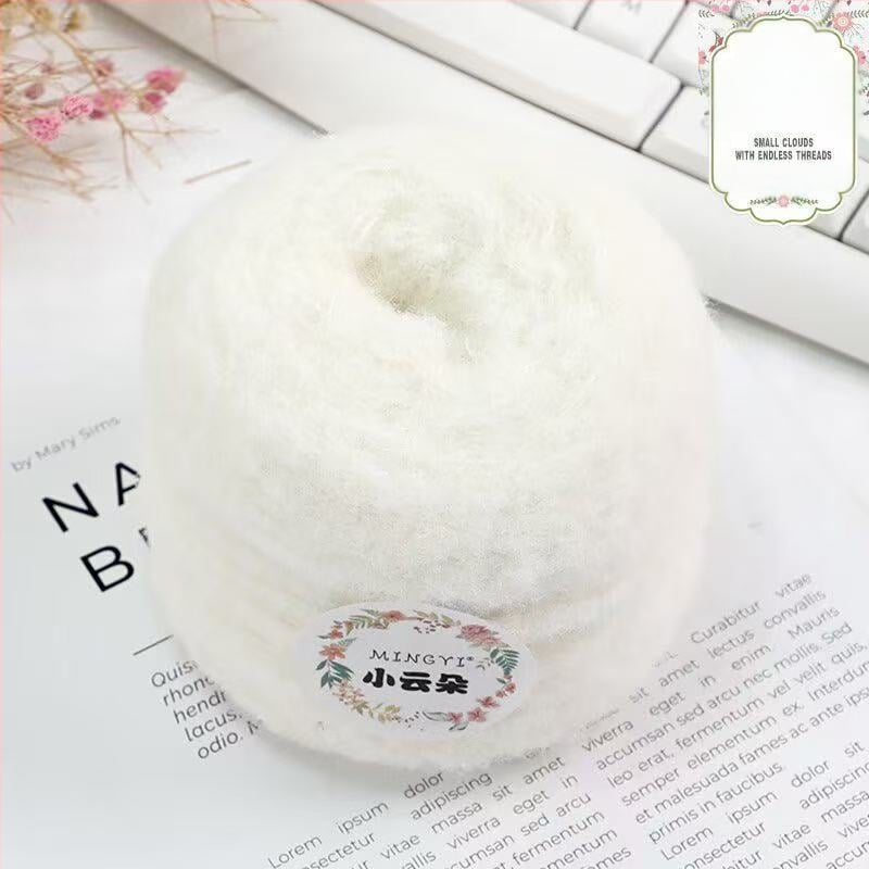 6-szálas Marshmallow mousse fonal horgoláshoz és kézi kötéshez — semi-worsted, felhő-szerű textúra tejwafla