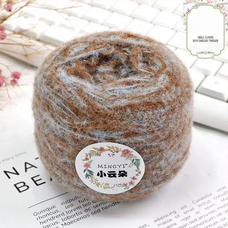 6-szálas Marshmallow mousse fonal horgoláshoz és kézi kötéshez — semi-worsted, felhő-szerű textúra tejwafla