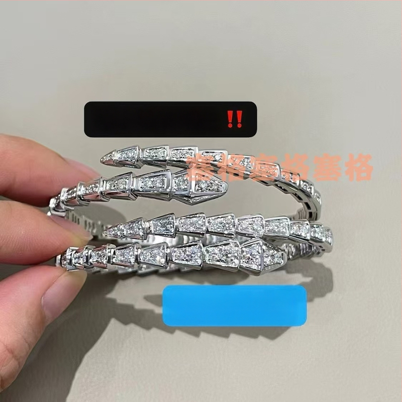 Gyvatės formos apyrankė su deimantais, 18K dengimas, atvira gyvatės galva su keliomis kilpomis (Medžiaga: V gold; Apdorojimas: Deimantas; Kilmė: Guangzhou; Metai/Sezonas: 2023 ruduo; Stilius: Lengvas prabanga)