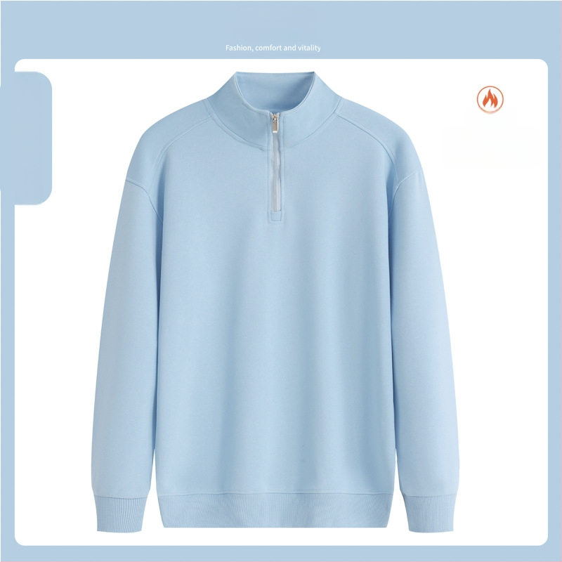 Sīvīters ar stāvā apkakle un pusatvēruma rāvējslēdzēju, logotipa apdruka, kokvilnas maisījuma audums, brīvs piegriezums