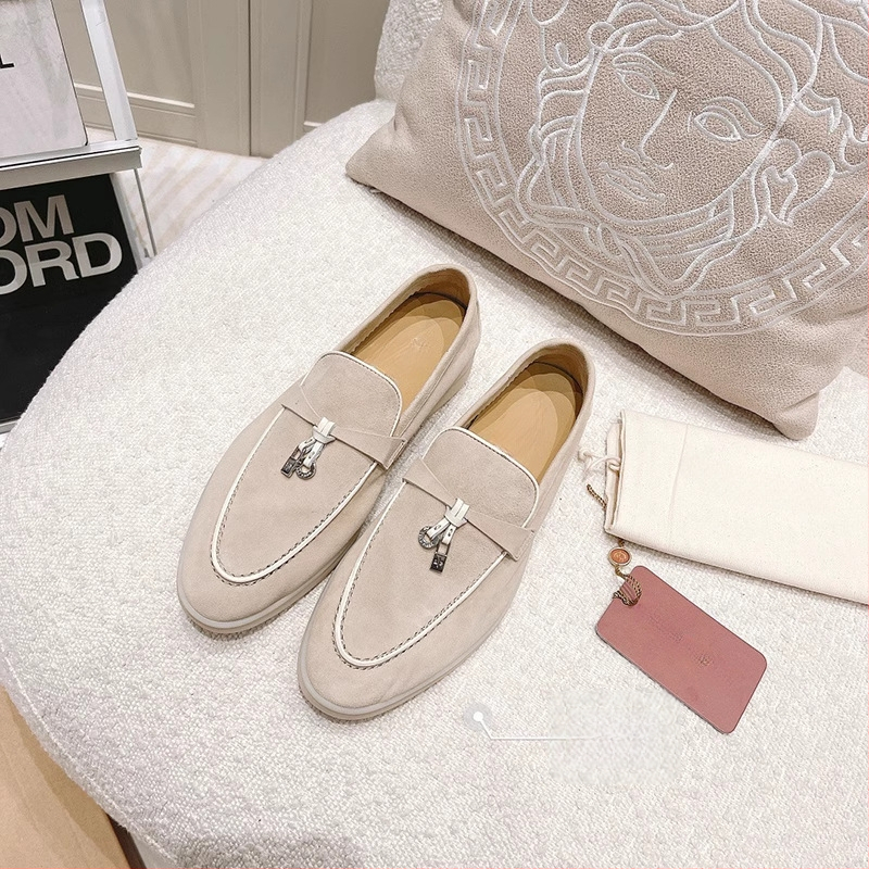 Moteriški loaferiai iš avių odos, vidinė įdėkla iš avies vilnos, gumos padas, apvali nosis, žemas kulnas 1–3 cm