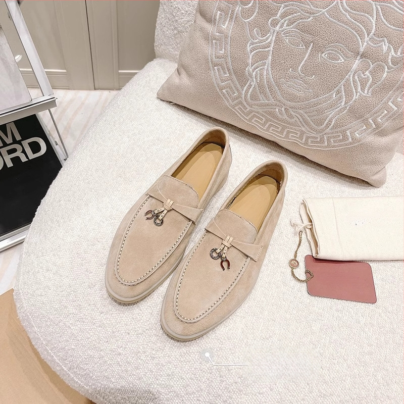 Moteriški loaferiai iš avių odos, vidinė įdėkla iš avies vilnos, gumos padas, apvali nosis, žemas kulnas 1–3 cm