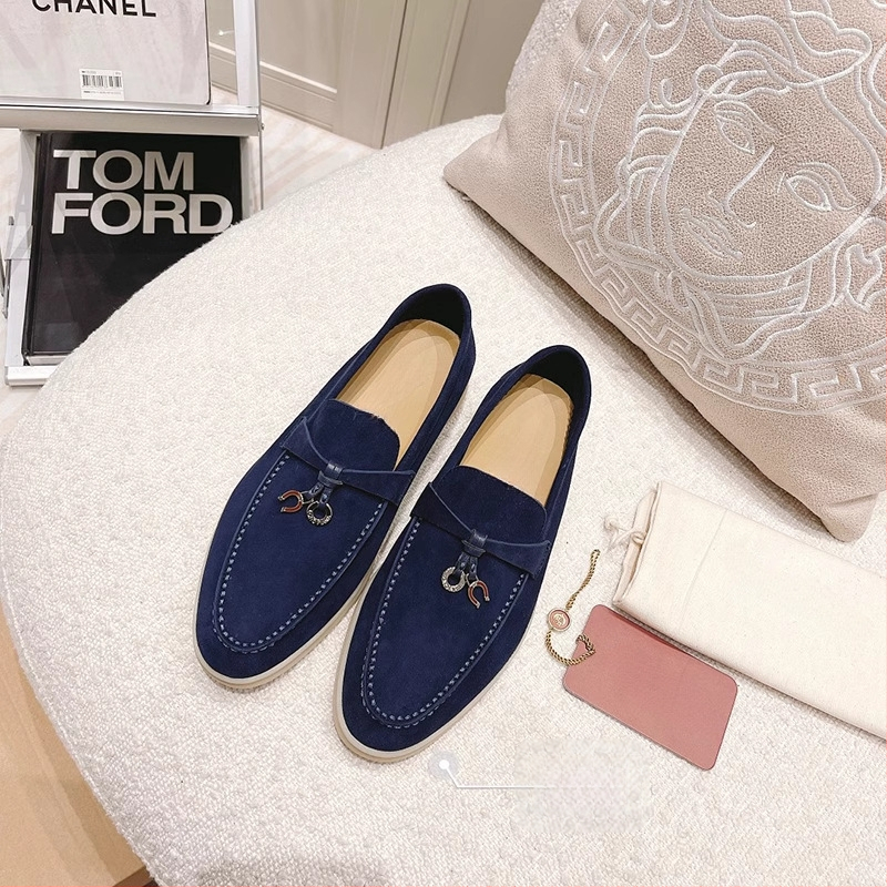 Moteriški loaferiai iš avių odos, vidinė įdėkla iš avies vilnos, gumos padas, apvali nosis, žemas kulnas 1–3 cm