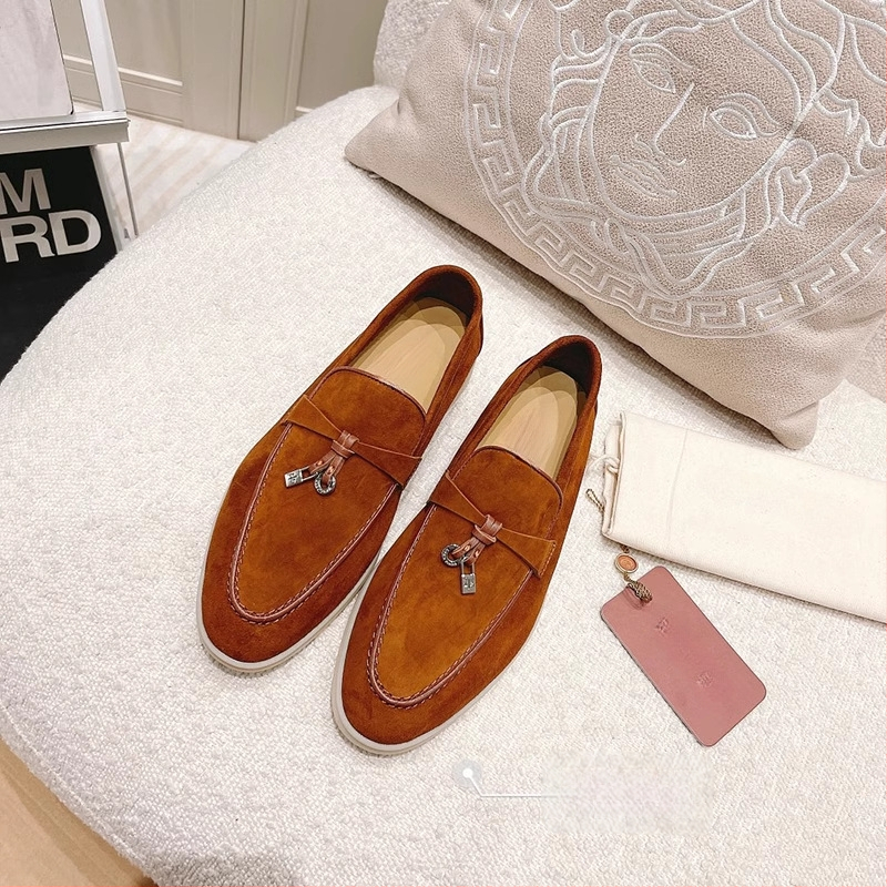 Moteriški loaferiai iš avių odos, vidinė įdėkla iš avies vilnos, gumos padas, apvali nosis, žemas kulnas 1–3 cm