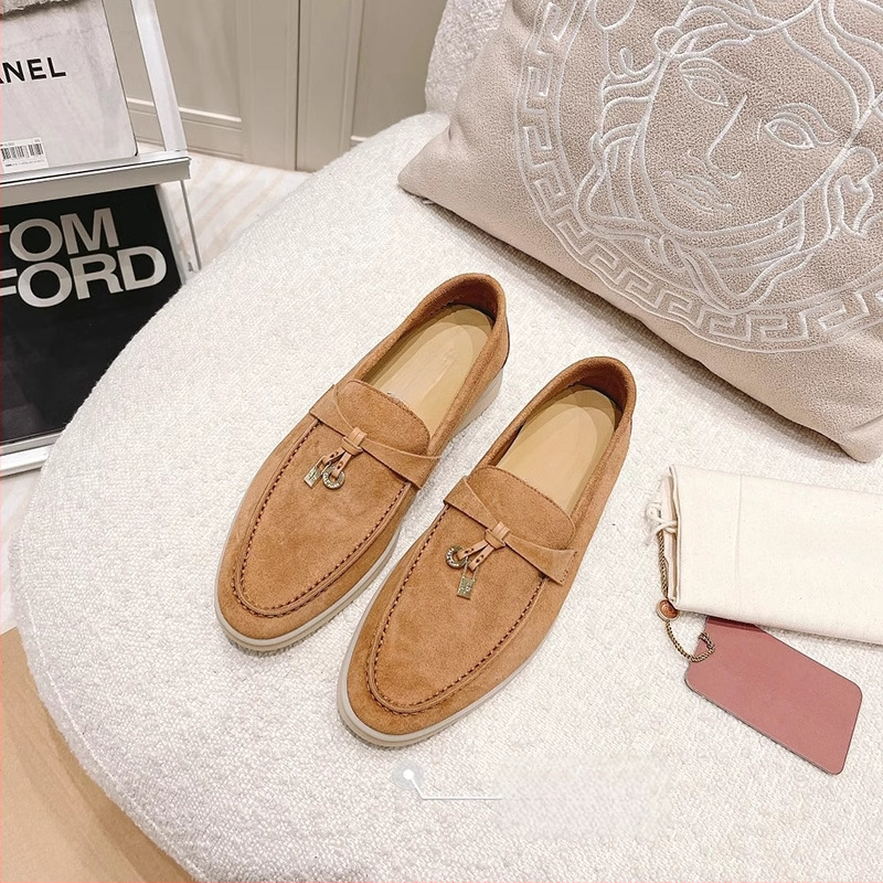 Moteriški loaferiai iš avių odos, vidinė įdėkla iš avies vilnos, gumos padas, apvali nosis, žemas kulnas 1–3 cm