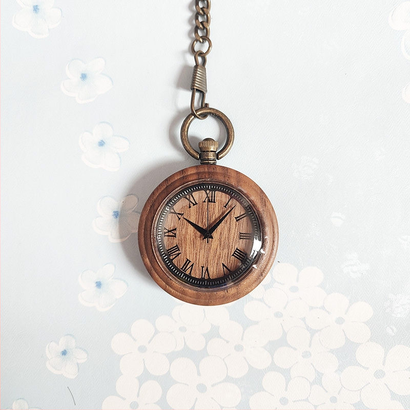 Medicinos kišeninis laikrodis – medinis retro dizainas slaugytojai/gydytojui, infuzijos įrašas, tylus veikimas (kvarcinis Miyota PC21 mechanizmas, 49 mm ciferblatas, medinis korpusas, metalinis dirželis, spiralinė krona)