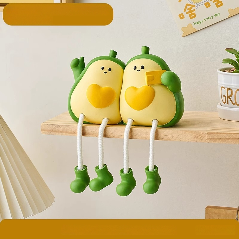 Μικρή διακοσμητική κούκλα από ρητίνη για οικιακό γραφείο — χαρακτική και λεία επεξεργασία, δώρο γενεθλίων