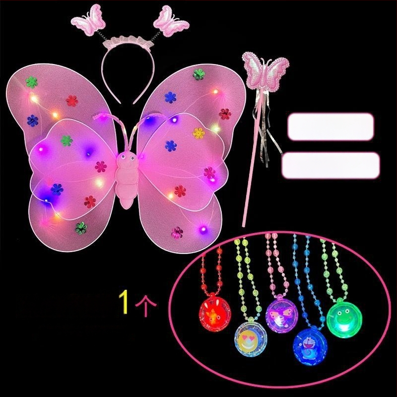 Mergaičių švytintys drugelių sparnai — audinys, animacinis stilius, sceninis rekvizitas