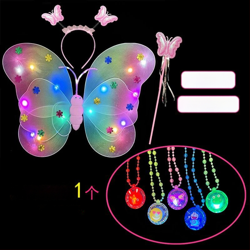 Mergaičių švytintys drugelių sparnai — audinys, animacinis stilius, sceninis rekvizitas