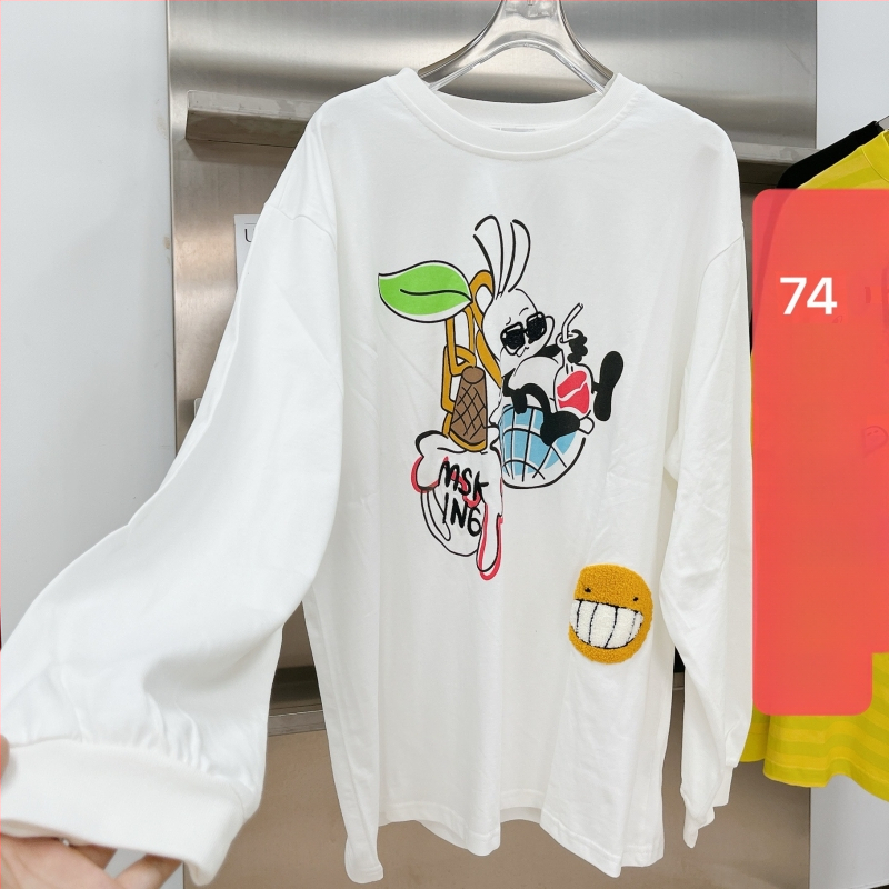 T-krekls ar brīvu piegriezumu, garām piedurknēm, apaļu kaklu un druku (95% kokvilnas)