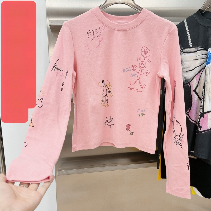 T-krekls ar brīvu piegriezumu, garām piedurknēm, apaļu kaklu un druku (95% kokvilnas)