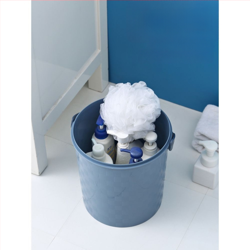 Plastist paksenenud kaasaskantav ämber käepideme ja kaanega koduseks kasutuseks, kalapüügiks, auto pesuks ja hoiustamiseks