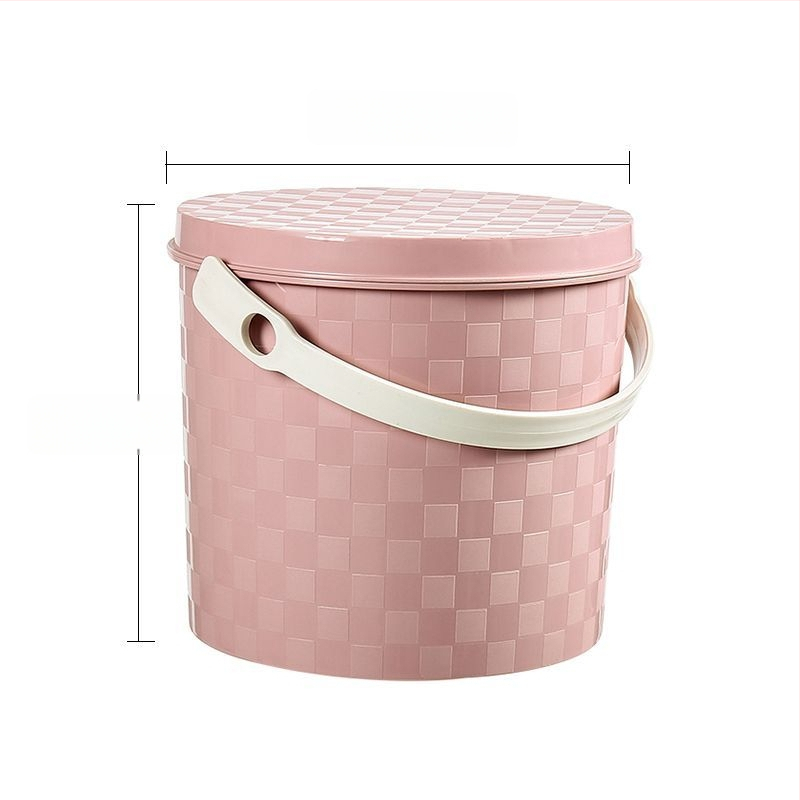 Plastist paksenenud kaasaskantav ämber käepideme ja kaanega koduseks kasutuseks, kalapüügiks, auto pesuks ja hoiustamiseks