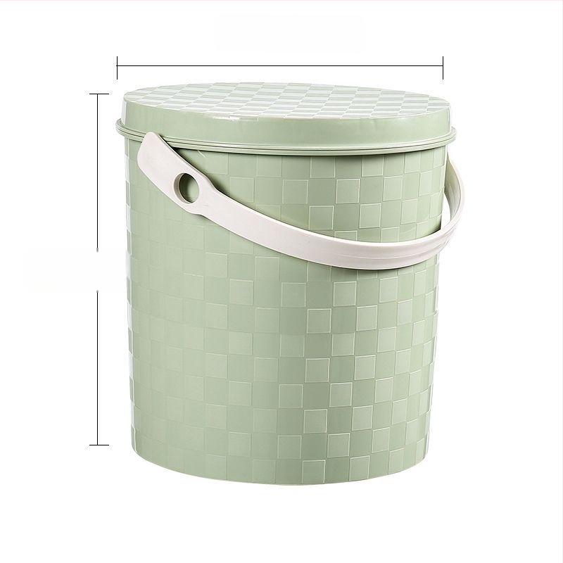 Plastist paksenenud kaasaskantav ämber käepideme ja kaanega koduseks kasutuseks, kalapüügiks, auto pesuks ja hoiustamiseks