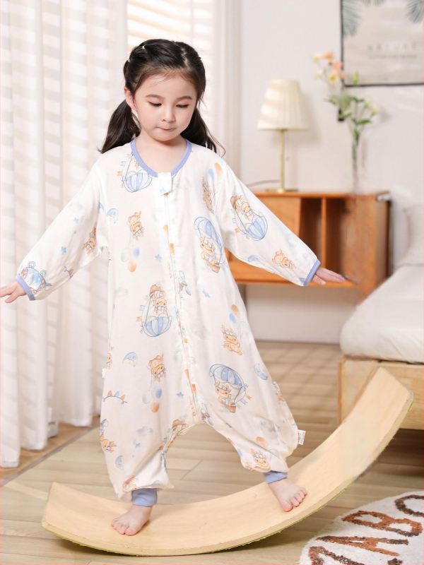 Vaikų miego maišelis iš bambuko pluošto; lengvas vasaros modelis; trilypė konstrukcija (audinys, pamušalas, užpildas) iš bambuko pluošto; nailoninis užtrauktukas; drėgmės valdymas; tinkamas kūdikiams ir vaikams (0–6 m.)